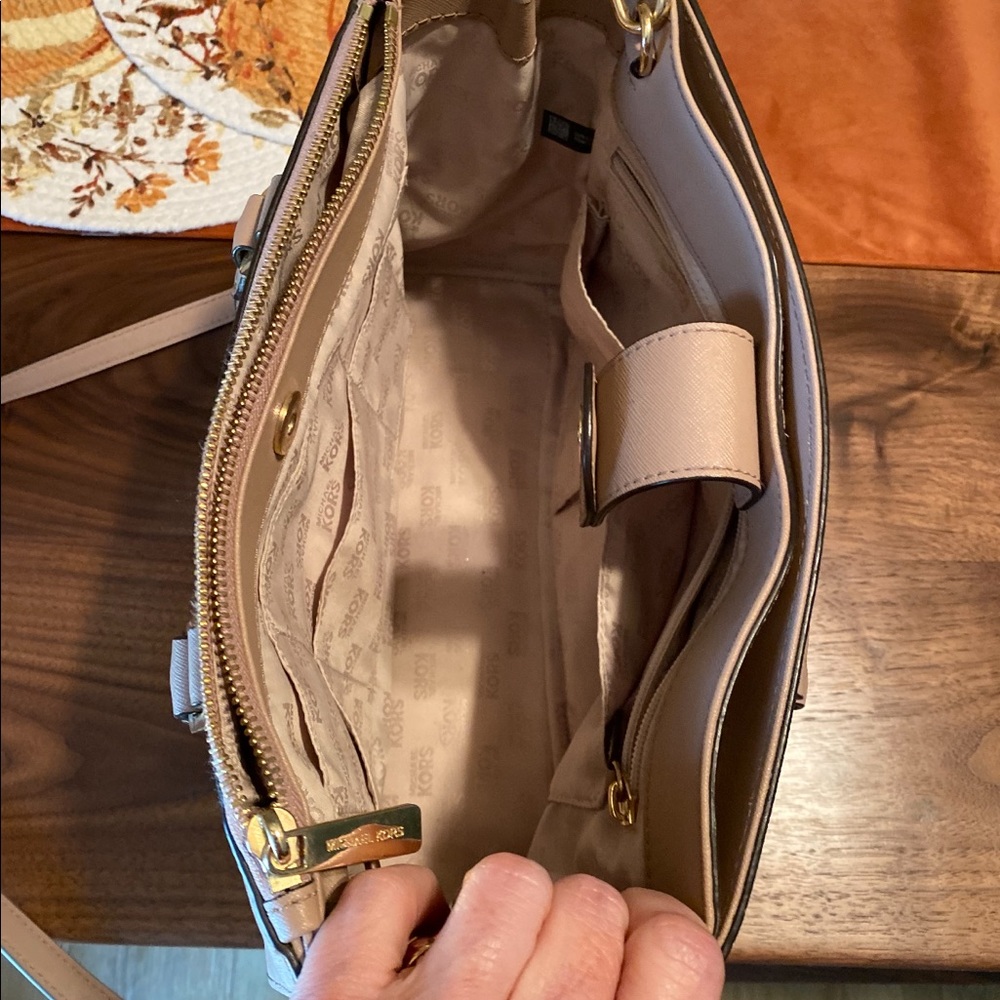 Michael Kors purse - Picture 7 of 8